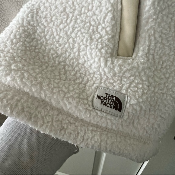 Northface Cragmont Sherpa Cream Fleece Vest - Picture 4 of 5